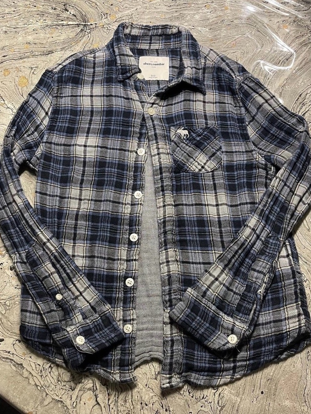 Abercrombie boys Dark Navy Blue Flannel buttoned up top size 9/10
Long sleeve
